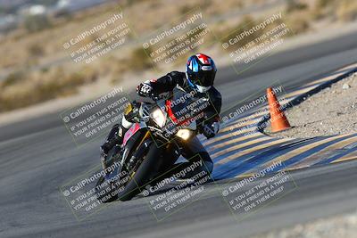 media/Jan-09-2022-SoCal Trackdays (Sun) [[2b1fec8404]]/Turn 11 (935am)/